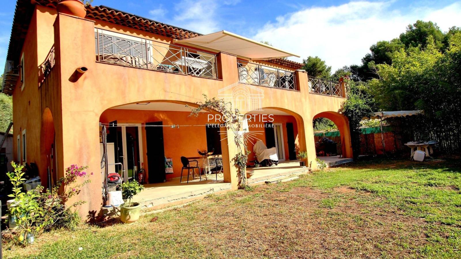 Grande villa à vendre à La FAVIERE sur  BORMES-LES-MIMOSAS, au calme de 190m²