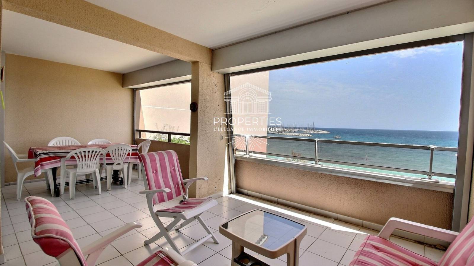 appartement terrasse vue mer 83980 Lavandou