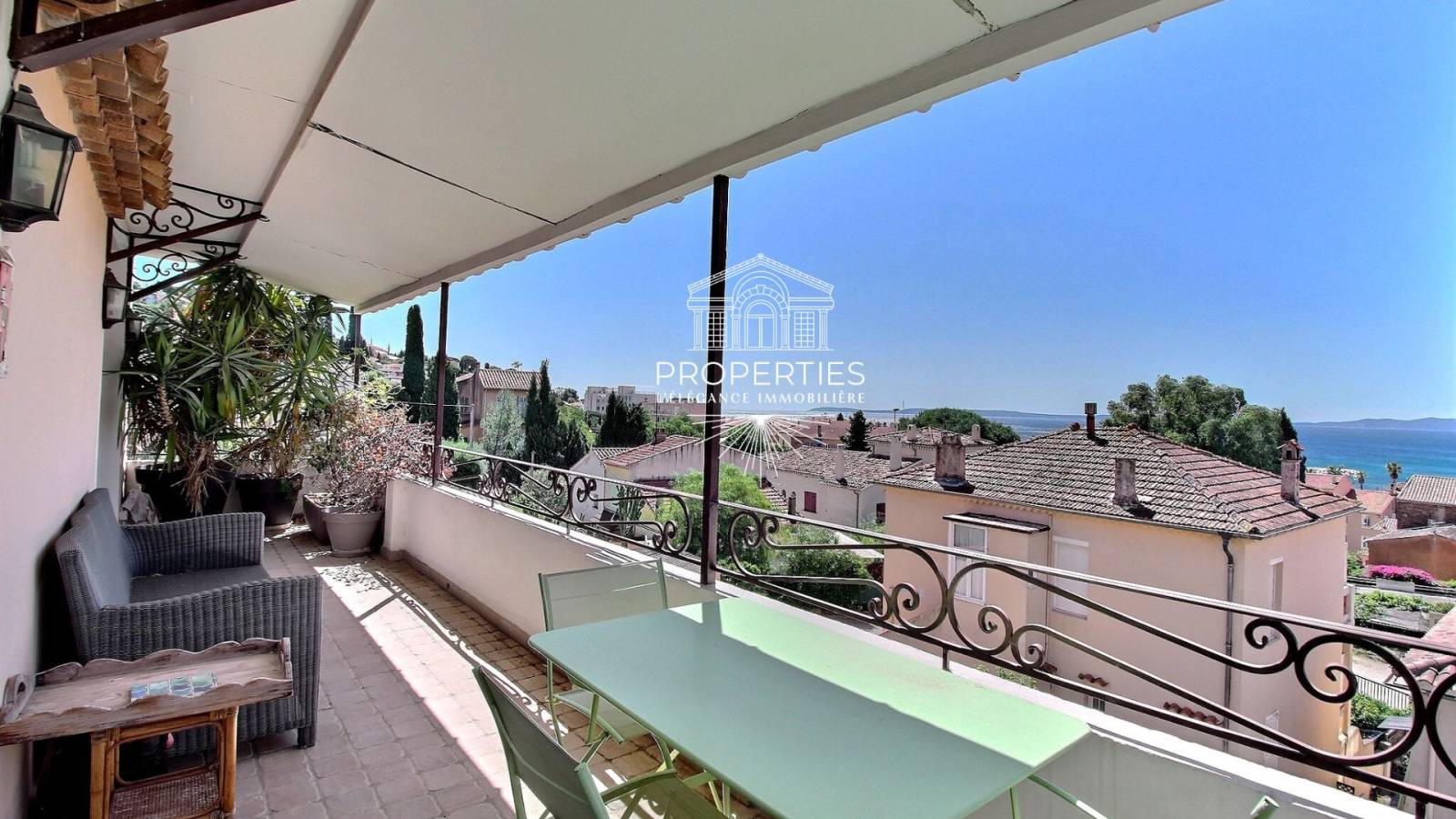 appartement avec balcon vue mer au Lavandou VAR 