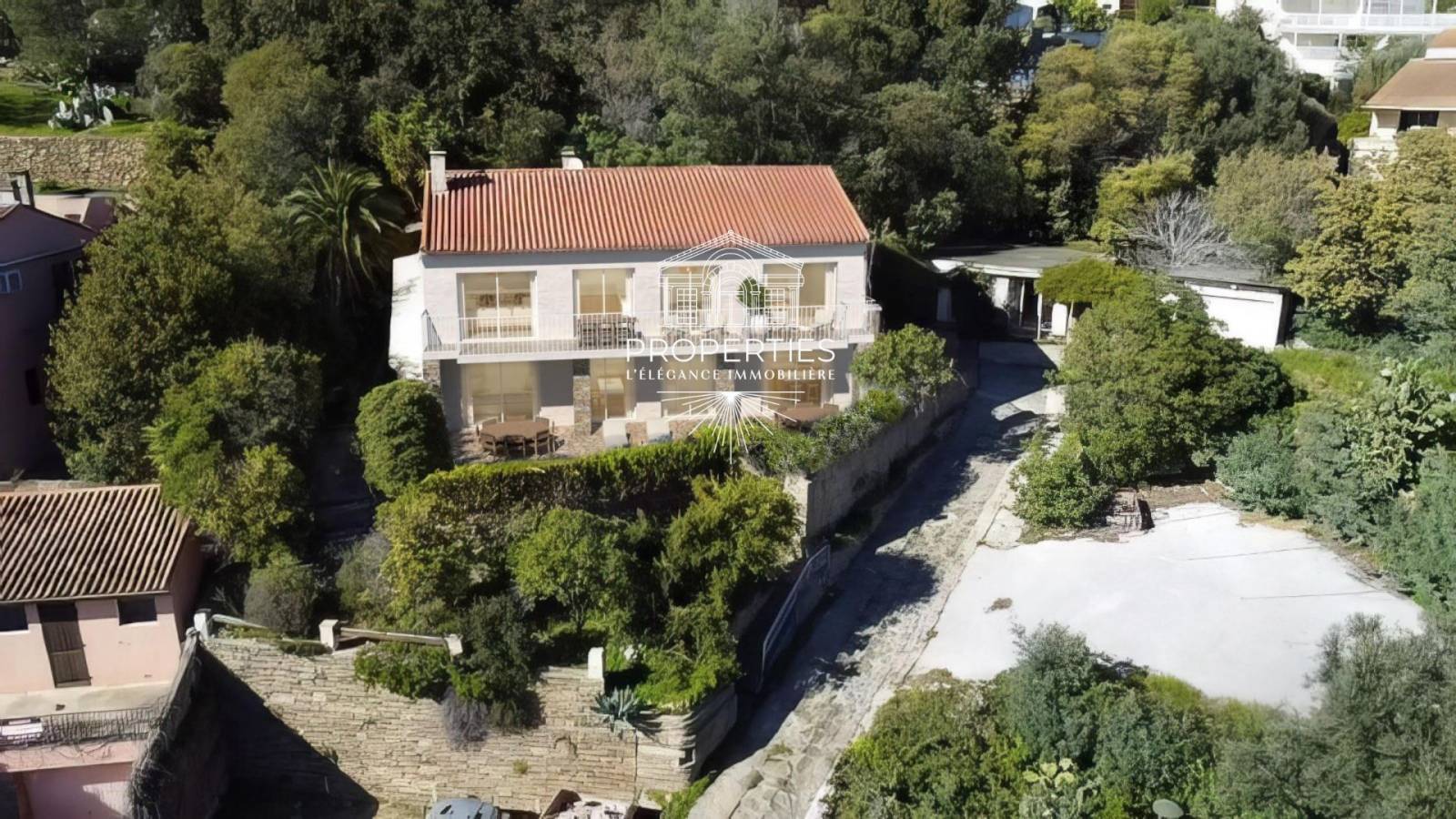 Appartement rénové à neuf avec terrasse au Lavandou et vue mer panoramique, à deux pas du centre et de la plage