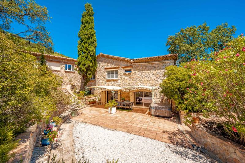 vente villa luxe avec piscine et vue mer au lavandou dans le var à coté de hyeres